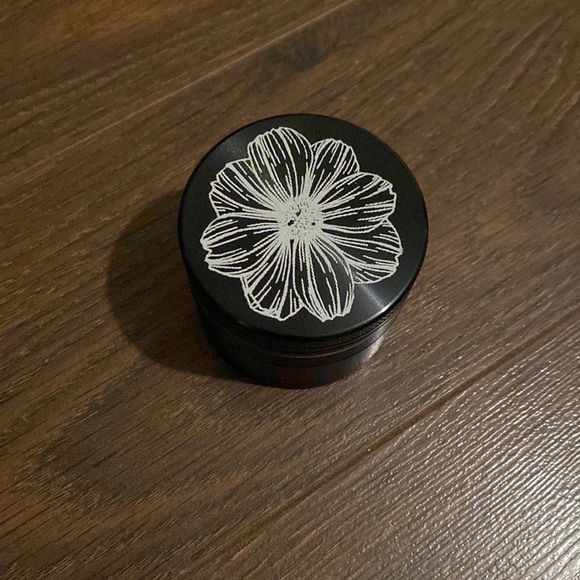 Engraved herb grinder - Picture 1 of 3